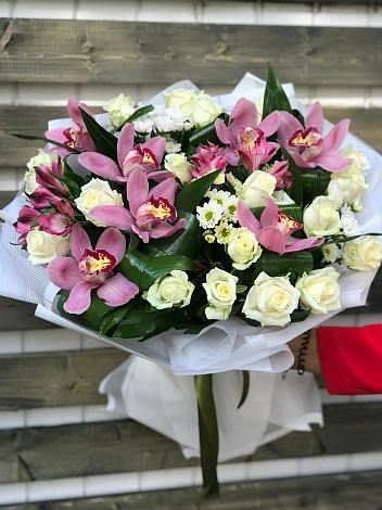 Букет цветов из: Розы и Хризантемы в Сяве