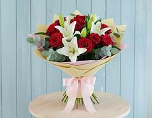 Букет цветов из:  Лилии и Розы в Сяве