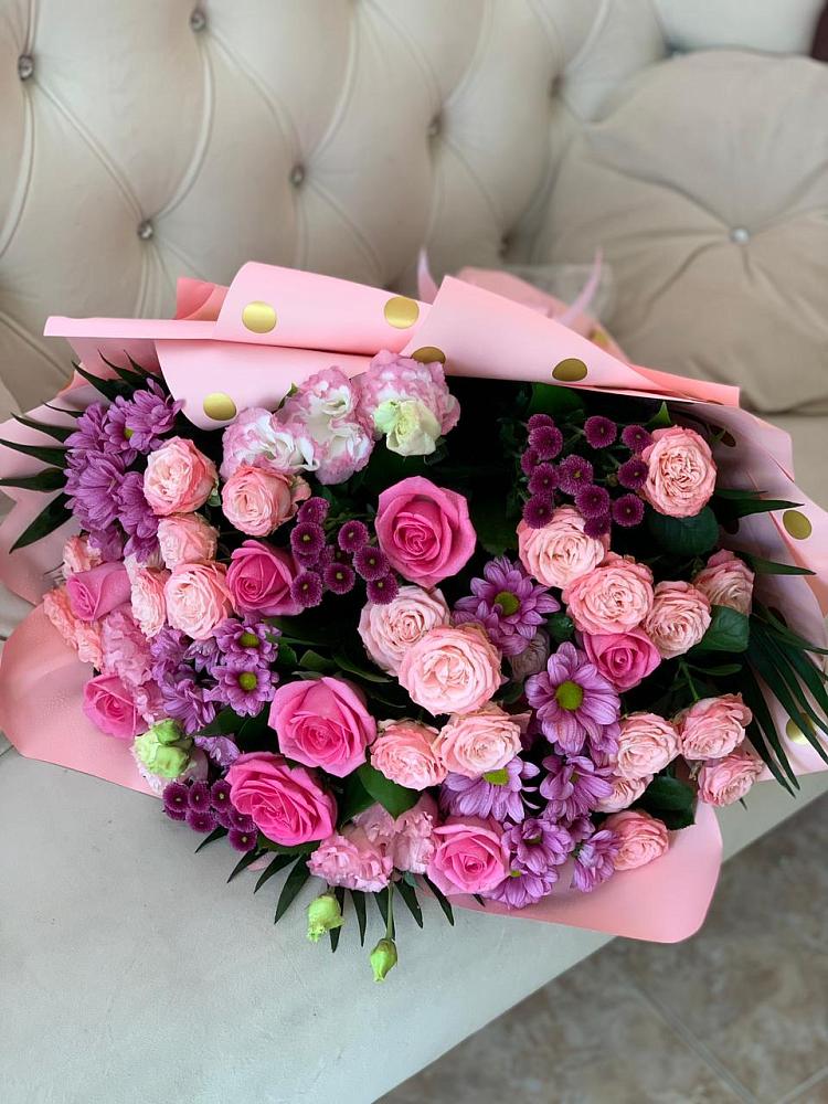 Букет цветов из: Хризантемы, Розы и Лизиантусы в Сяве