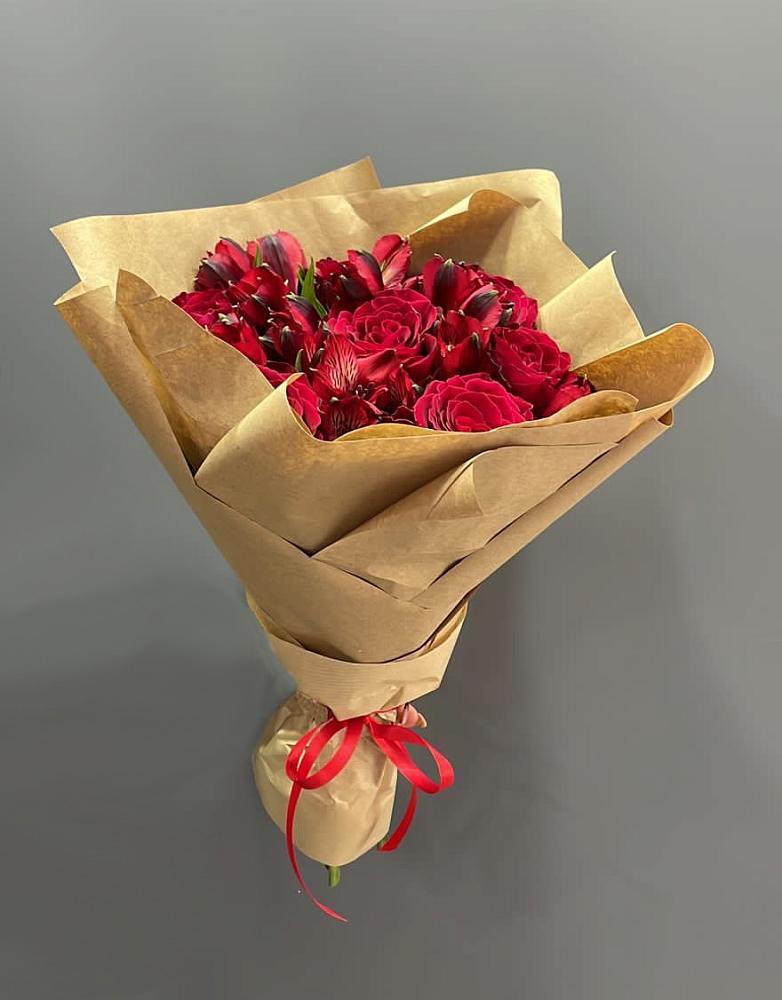 Букет цветов из: Альстромерии и Розы в Сяве