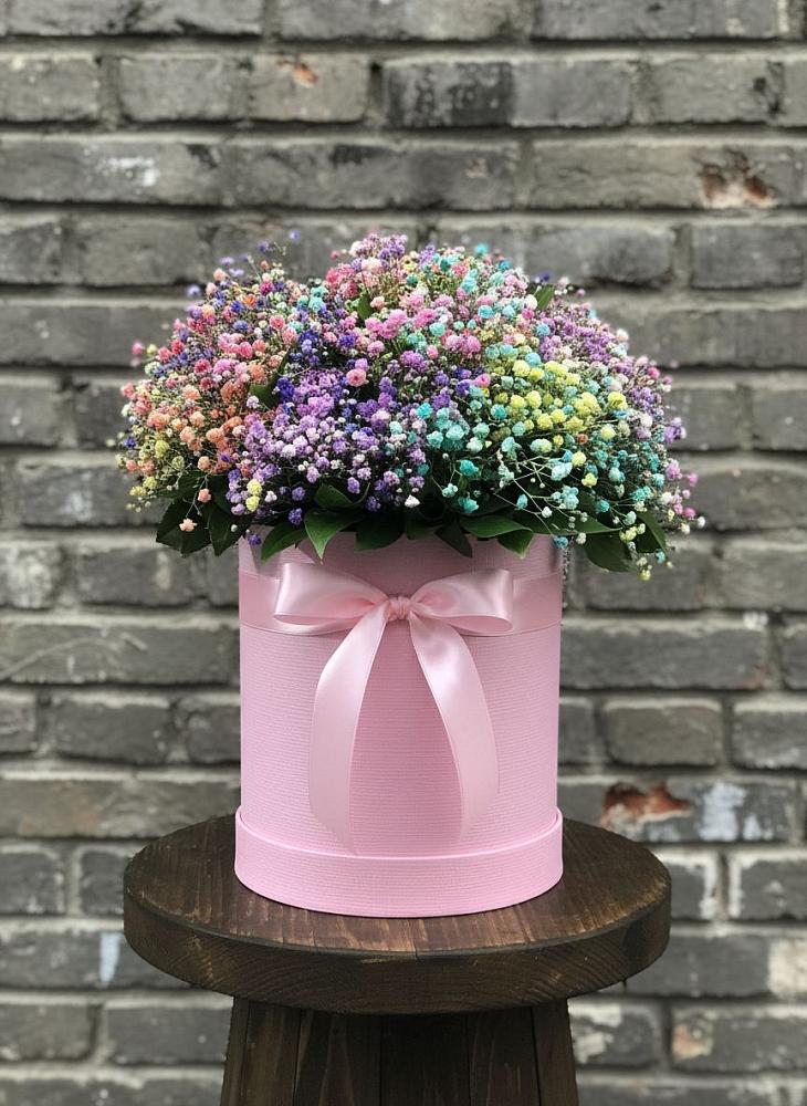 Цветочная композиция из Гипсофила и Розы в шляпной коробке в Сяве