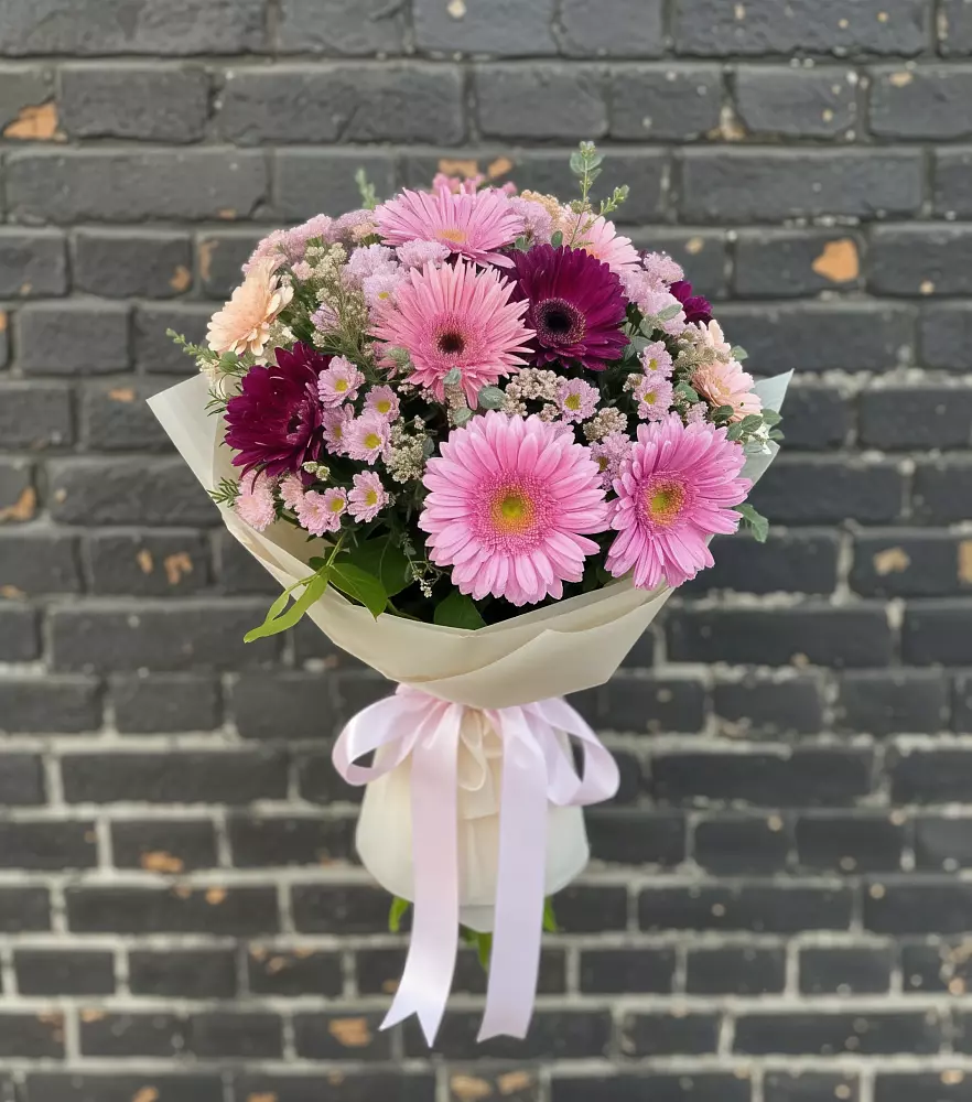 Букет цветов из: Герберы и Хризантемы в Сяве