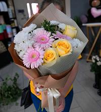 Букет цветов из:  Герберы, Розы и Хризантемы в Сяве