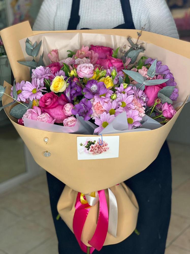 Букет цветов из: Хризантемы, Гвоздики и Альстромерии в Сяве