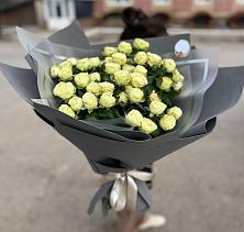 Букет Белые кустовые розы Солинеро в Сяве