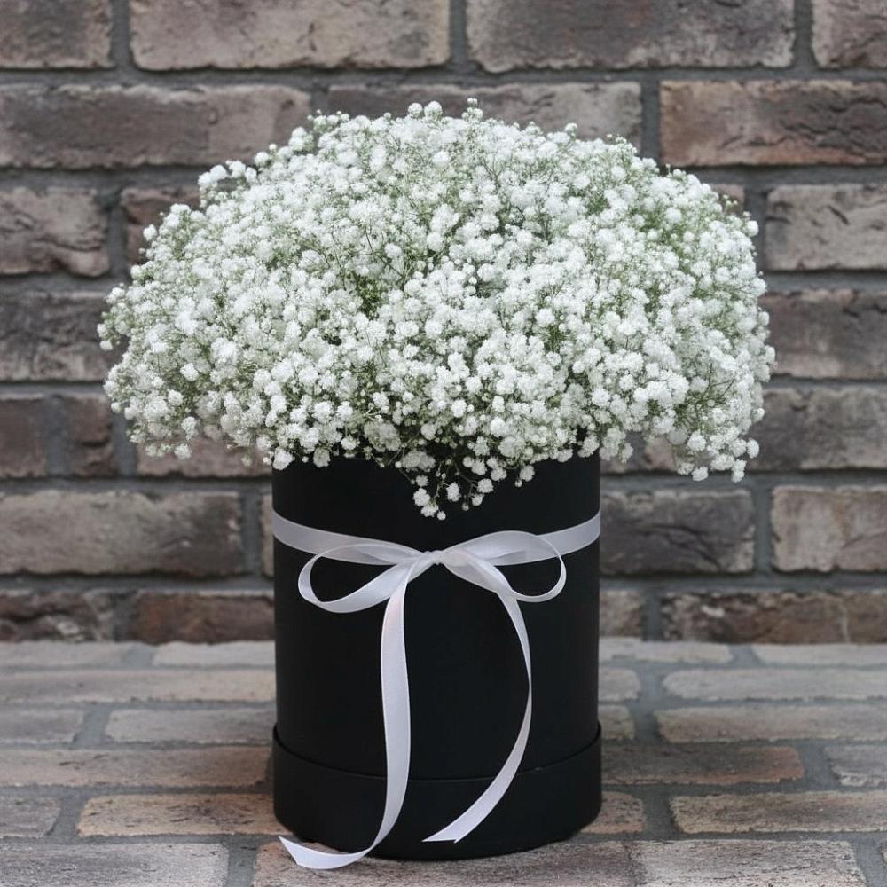 Цветочная композиция из Гипсофила в шляпной коробке в Сяве