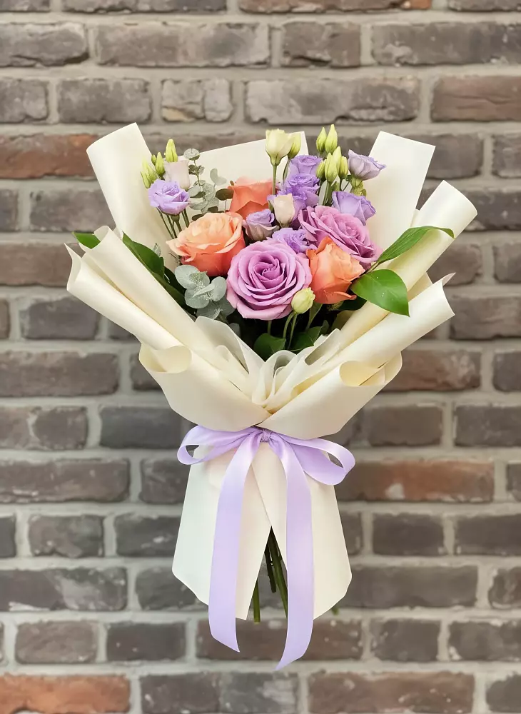 Букет цветов из: Лизиантусы и Розы в Сяве