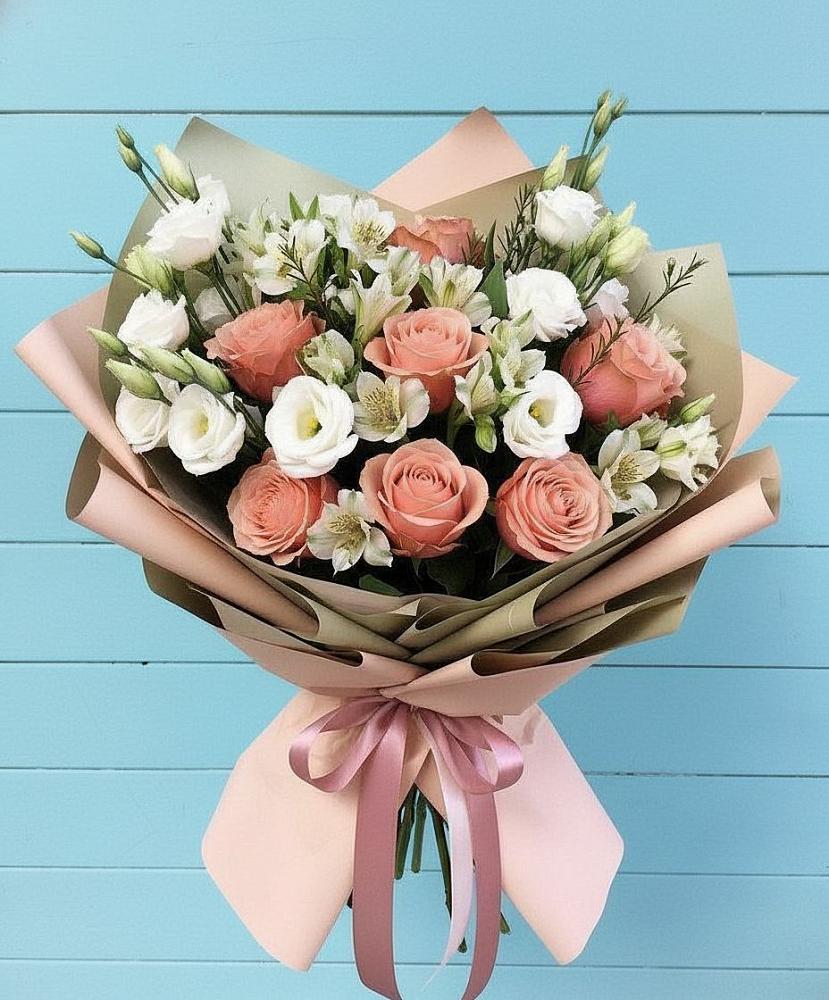 Букет цветов из: Розы, Альстромерии и Лизиантусы в Сяве