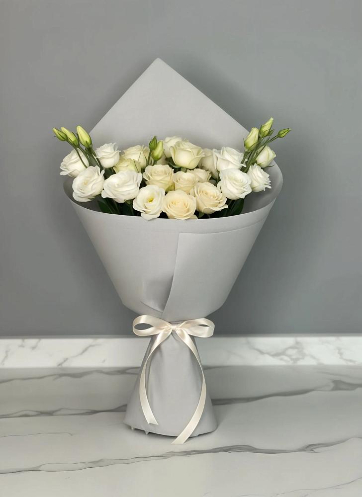 Букет цветов из: Розы и Лизиантусы в Сяве