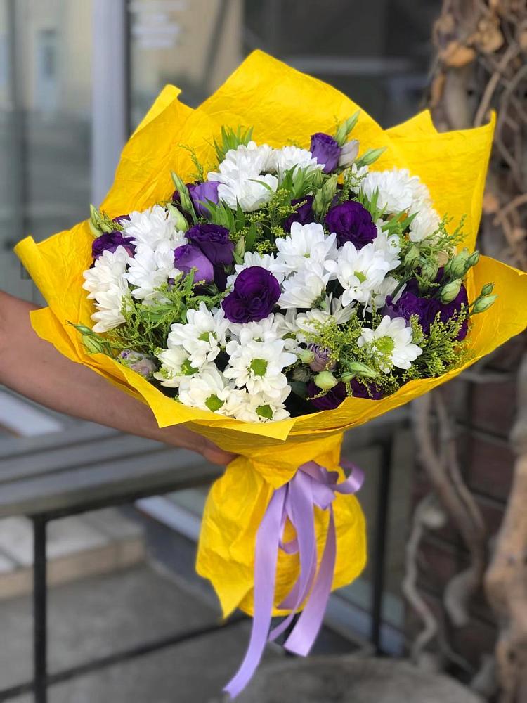 Букет цветов из: Ирисы, Хризантемы и Ромашки в Сяве