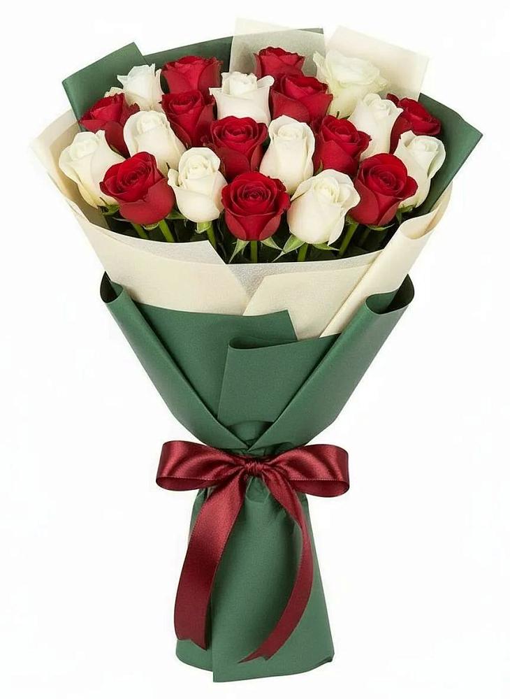 Букет Микс из красных и белых роз в Сяве