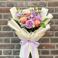 Букет цветов из:  Лизиантусы и Розы в Сяве