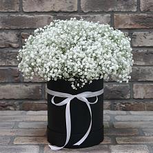 Цветочная композиция из Гипсофила в шляпной коробке в Сяве