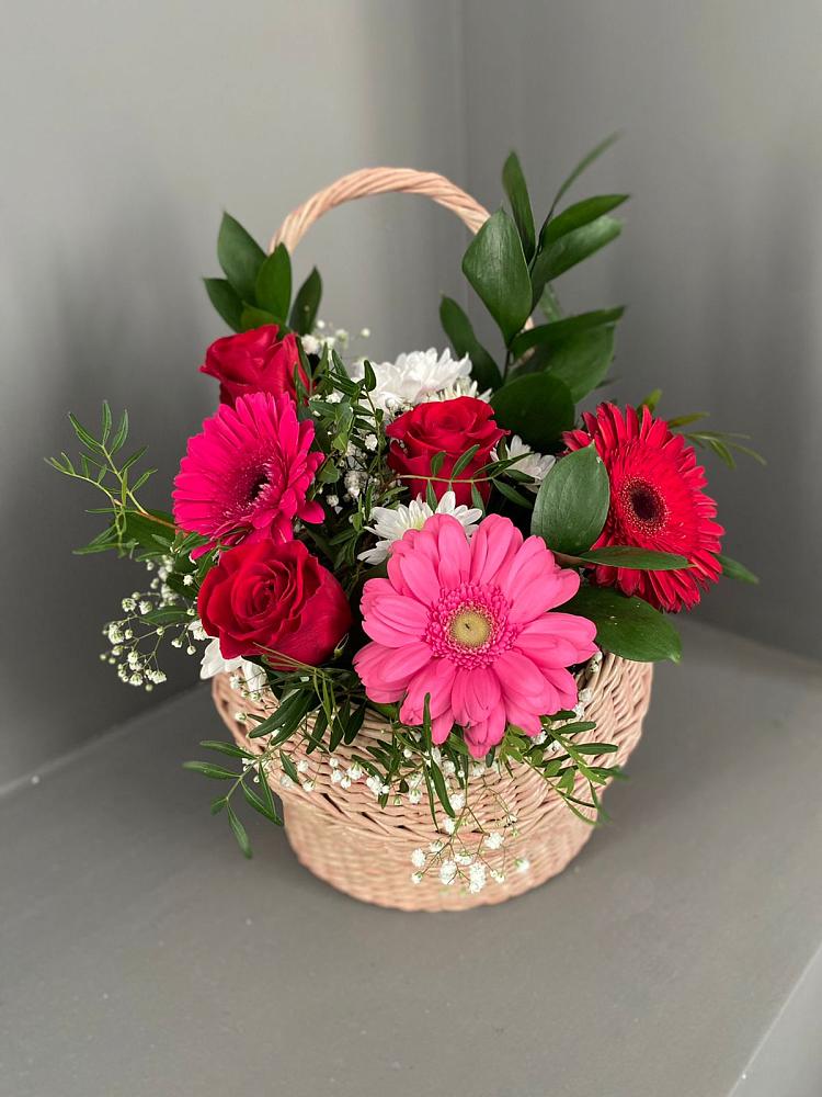 Цветочная композиция из Розы, Хризантемы и Герберы в корзине в Сяве