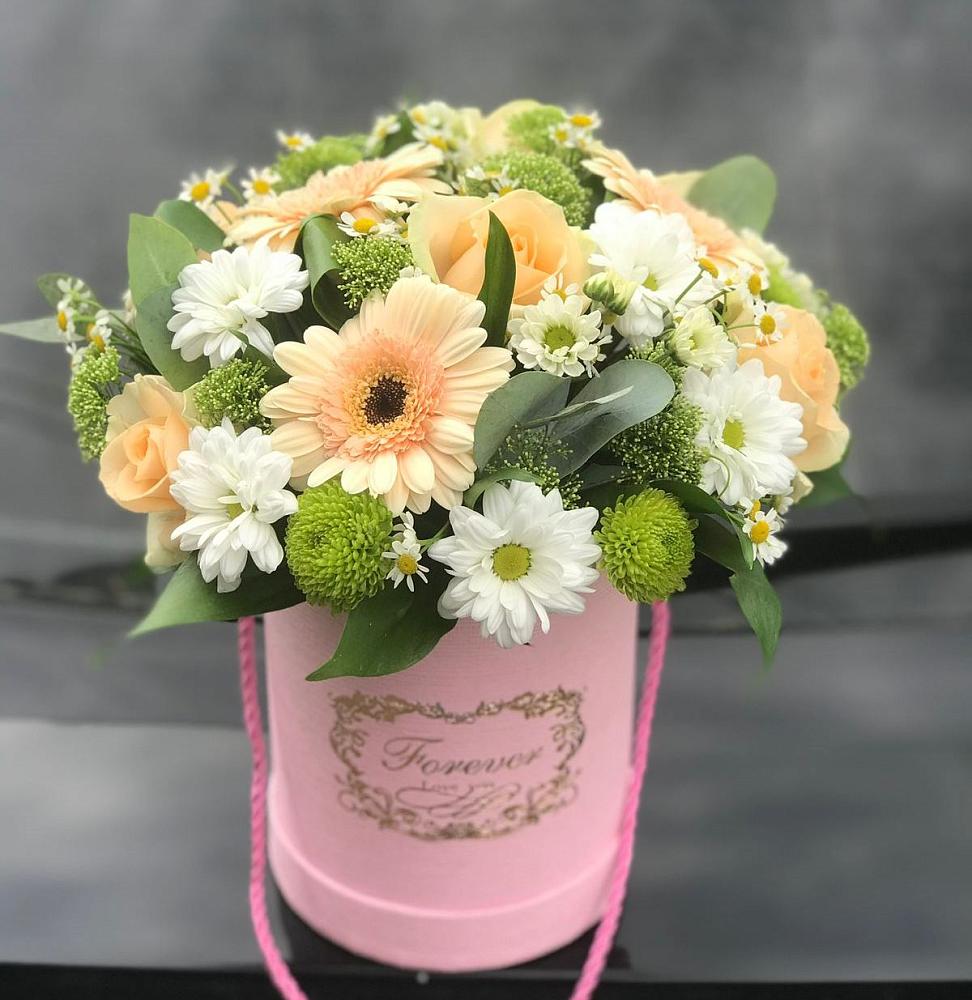 Цветочная композиция из Розы, Герберы и Хризантемы в шляпной коробке в Сяве