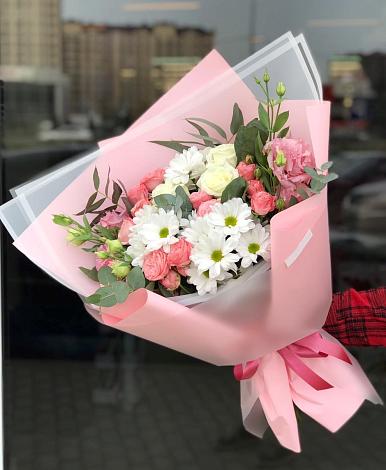 Букет цветов из: Розы, Лизиантусы и Хризантемы в Сяве