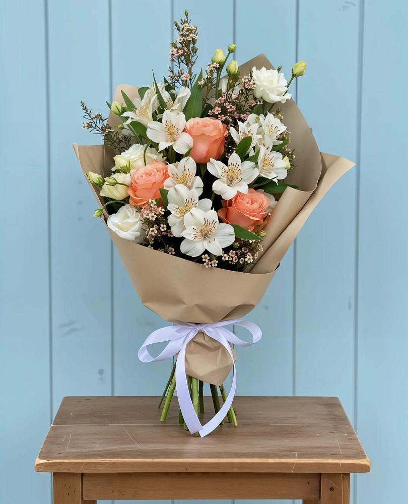 Букет цветов из: Альстромерии, Лизиантусы, Розы и Хризантемы в Сяве